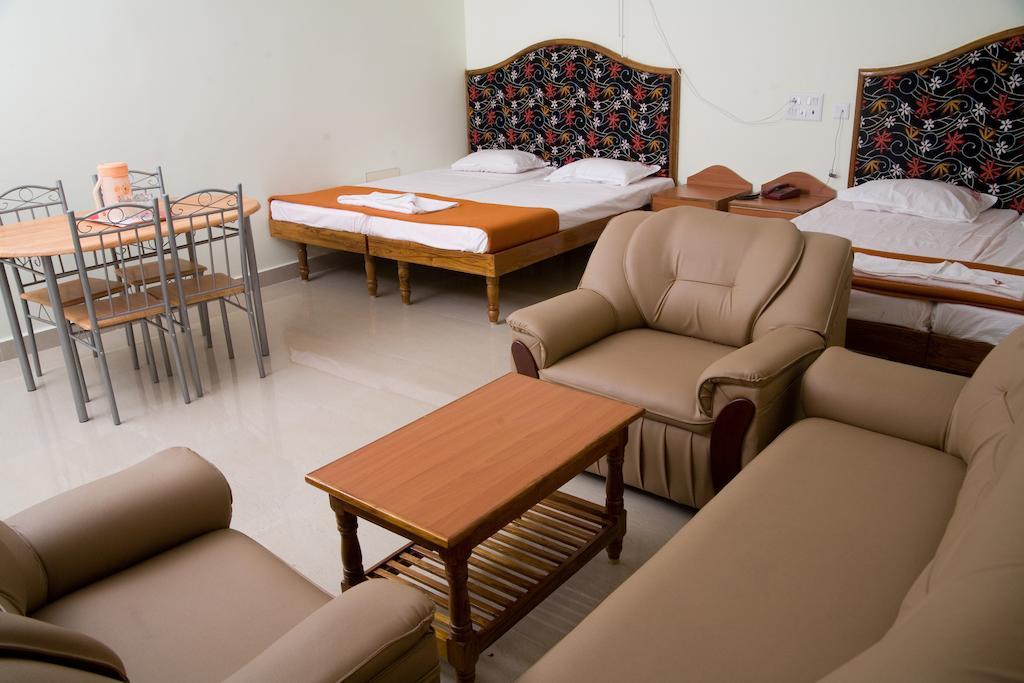 טירופאטי Vihas Inn מראה חיצוני תמונה